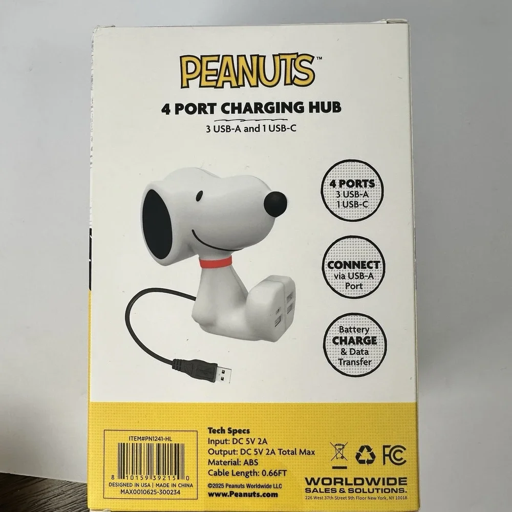 Peanuts Snoopy 4 Port USB Charging Hub Desk Charger USB C New In Box